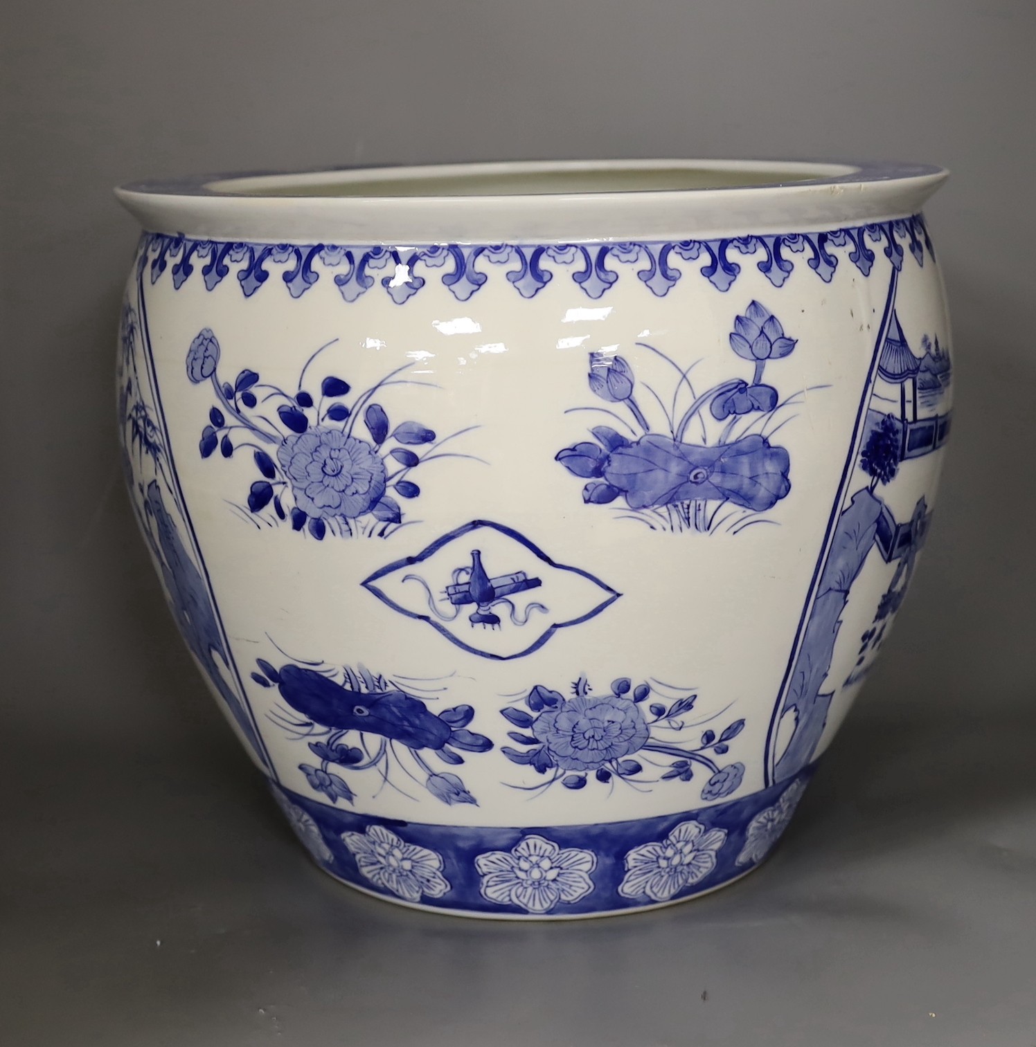 A Chinese blue and white jardiniere, 30 cms high